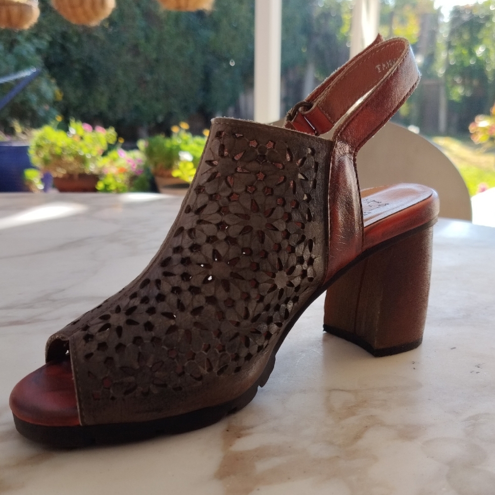 L'Artiste TAMMIE Size 39Cut OutElegant Cutout Brown Heeled Sandals